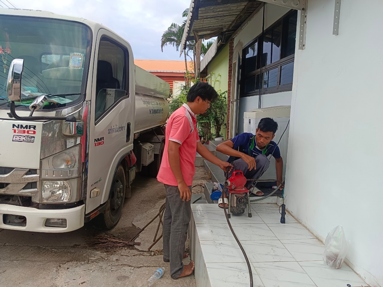 1 - https://บริการดูดส้วมดูดน้ําเสีย.com | บริการดูดส้วม ดูดน้ำเสีย แก้ไขปัญหาส้วมเต็ม ท่อตัน ขุดบ่อ/ถัง บริการบ้าน โรงงาน ร้านอาหาร ทั่วจังหวัด ด้วยรถ 6 ล้อใหญ่ ทีมงานมืออาชีพ ประสบการณ์กว่า 20 ปี ให้บริการในจังหวัดสมุทรสงคราม ราชบุรี กาญจนบุรี