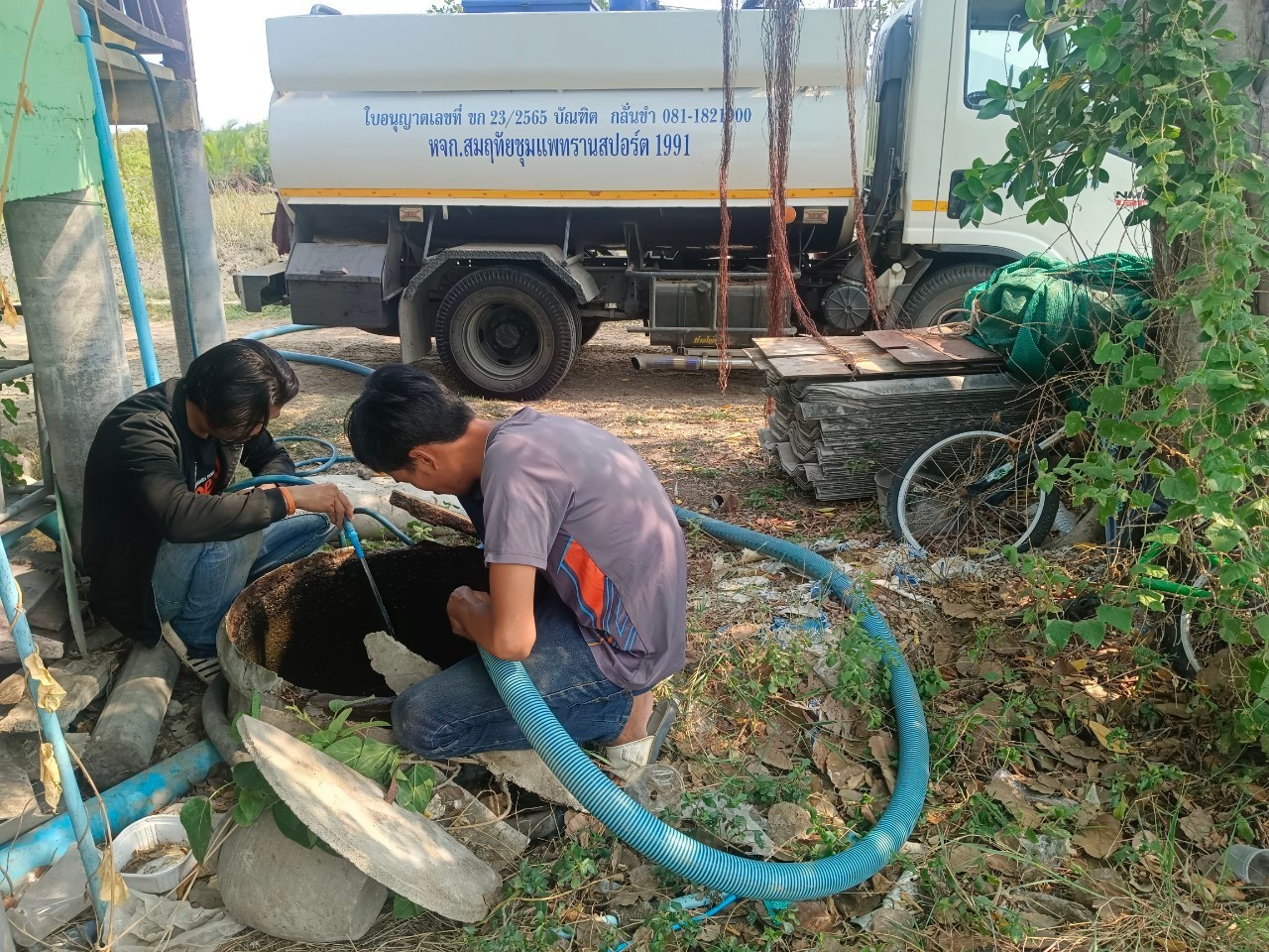20 - https://บริการดูดส้วมดูดน้ําเสีย.com | บริการดูดส้วม ดูดน้ำเสีย แก้ไขปัญหาส้วมเต็ม ท่อตัน ขุดบ่อ/ถัง บริการบ้าน โรงงาน ร้านอาหาร ทั่วจังหวัด ด้วยรถ 6 ล้อใหญ่ ทีมงานมืออาชีพ ประสบการณ์กว่า 20 ปี ให้บริการในจังหวัดสมุทรสงคราม ราชบุรี กาญจนบุรี