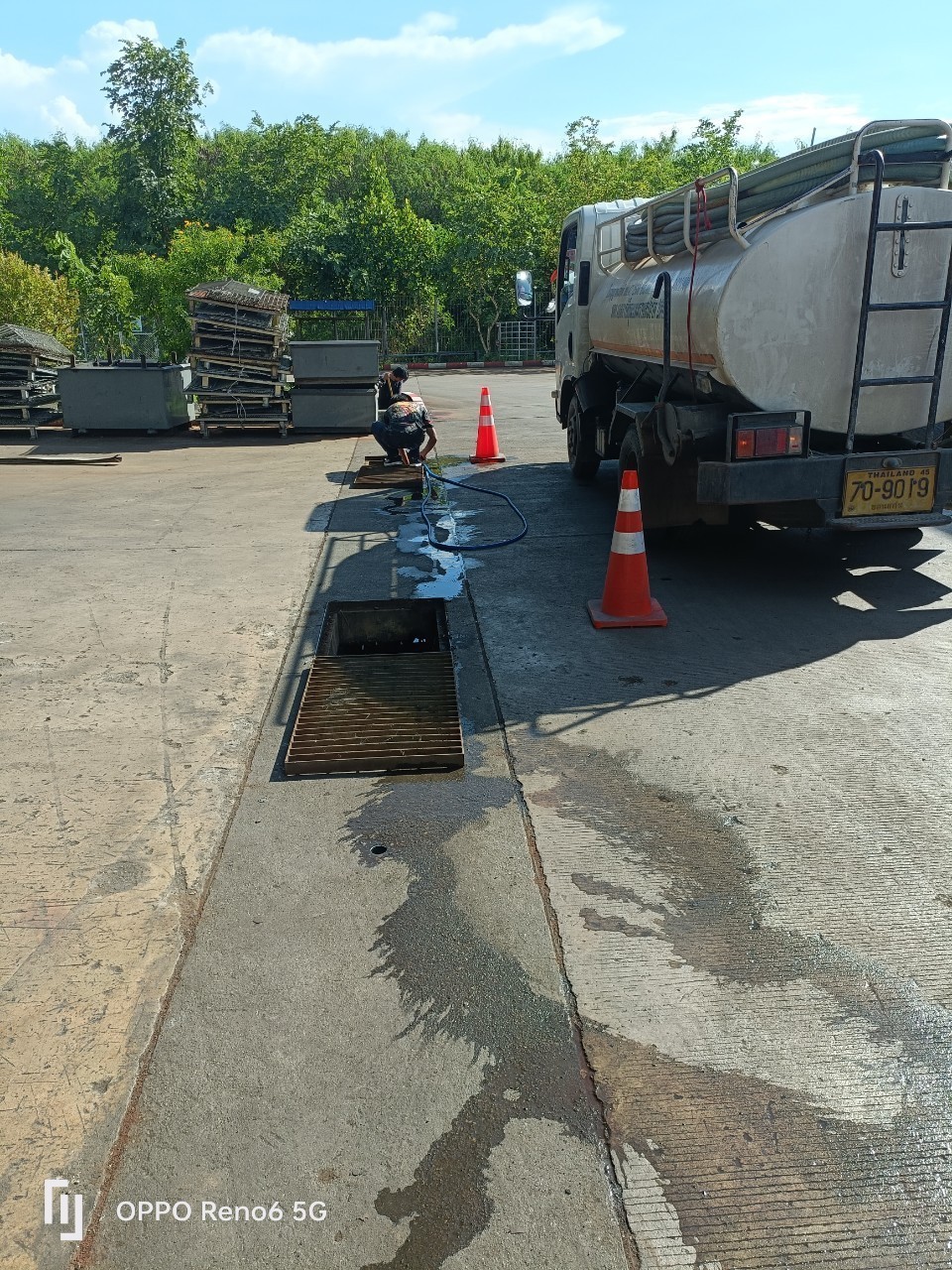 24 - https://บริการดูดส้วมดูดน้ําเสีย.com | บริการดูดส้วม ดูดน้ำเสีย แก้ไขปัญหาส้วมเต็ม ท่อตัน ขุดบ่อ/ถัง บริการบ้าน โรงงาน ร้านอาหาร ทั่วจังหวัด ด้วยรถ 6 ล้อใหญ่ ทีมงานมืออาชีพ ประสบการณ์กว่า 20 ปี ให้บริการในจังหวัดสมุทรสงคราม ราชบุรี กาญจนบุรี