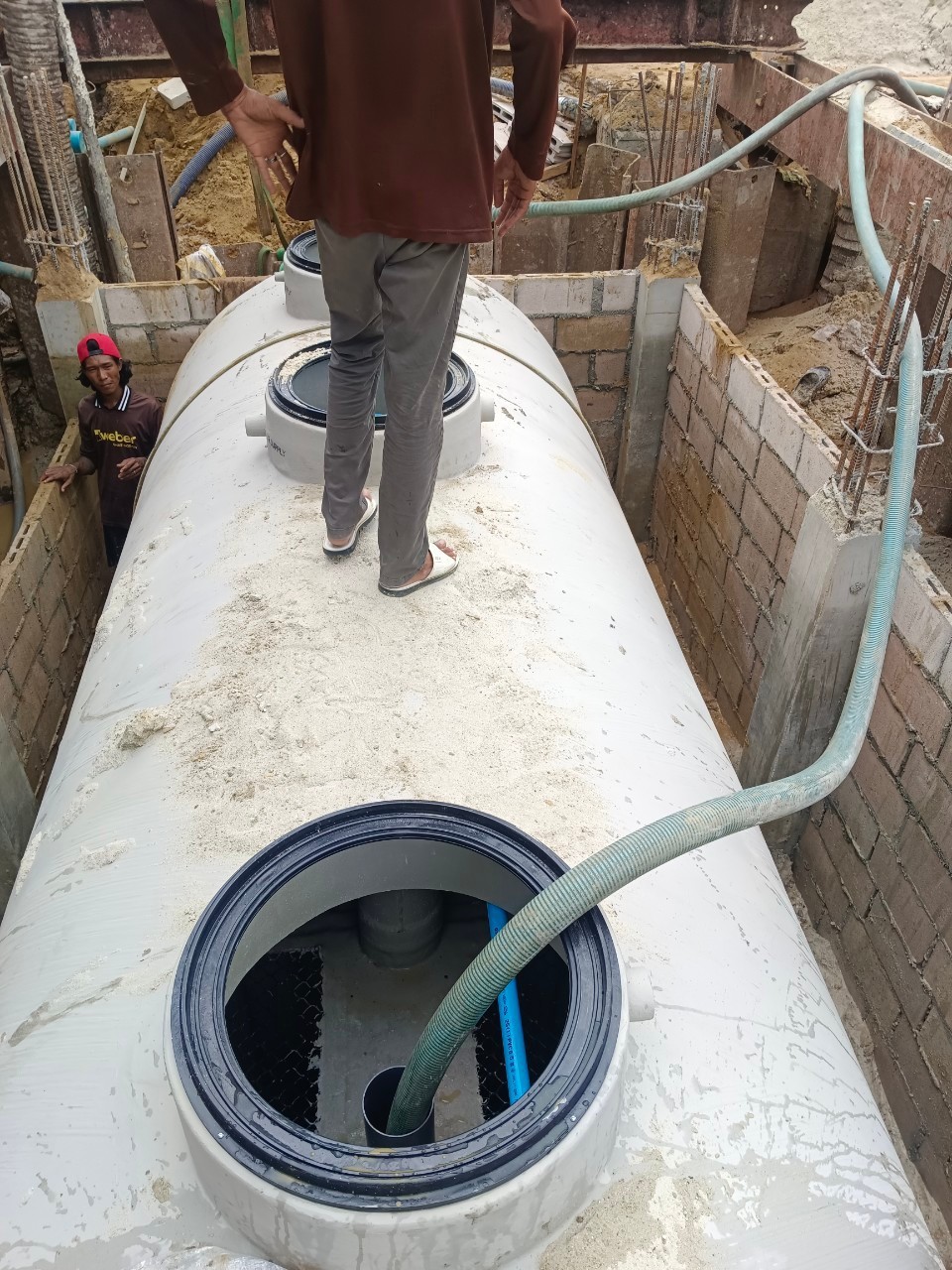 28 - https://บริการดูดส้วมดูดน้ําเสีย.com | บริการดูดส้วม ดูดน้ำเสีย แก้ไขปัญหาส้วมเต็ม ท่อตัน ขุดบ่อ/ถัง บริการบ้าน โรงงาน ร้านอาหาร ทั่วจังหวัด ด้วยรถ 6 ล้อใหญ่ ทีมงานมืออาชีพ ประสบการณ์กว่า 20 ปี ให้บริการในจังหวัดสมุทรสงคราม ราชบุรี กาญจนบุรี